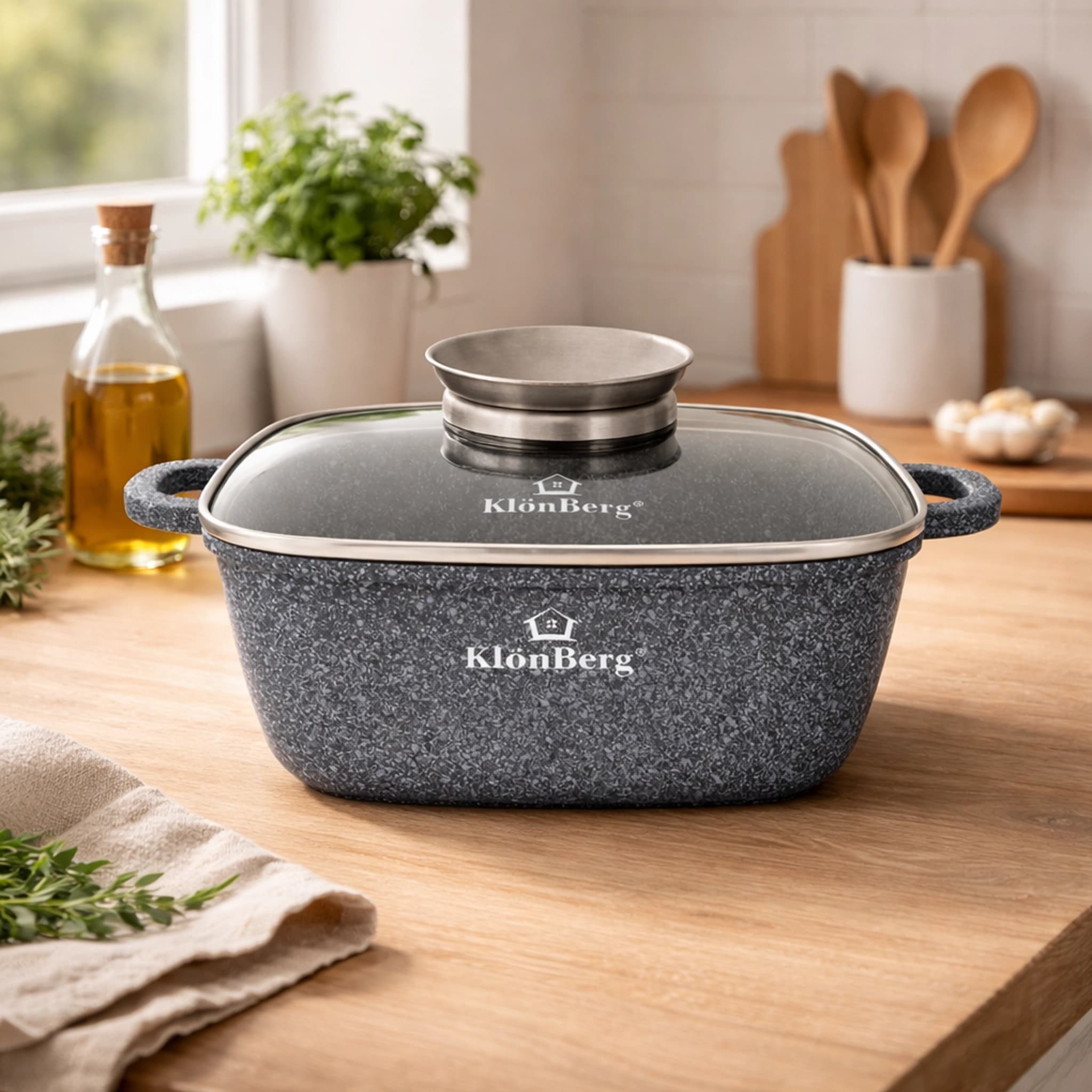 products.photoOf Square Pot 26cm 5.9L Non-Stick with Glass Lid for Induction KB-3914