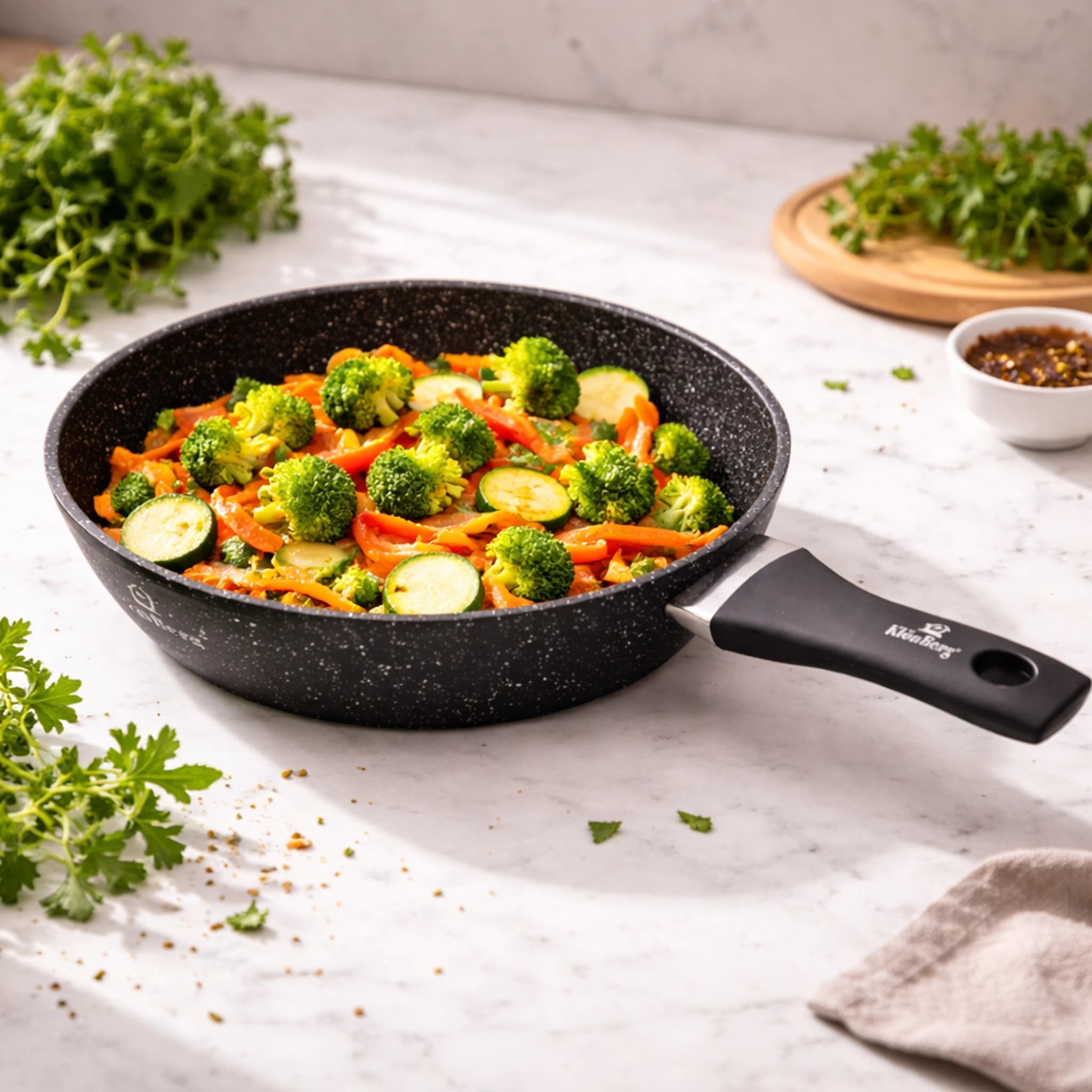 products.photoOf Non-Stick Frying Pan 22 Cm Marble Coated Interior KB-8604